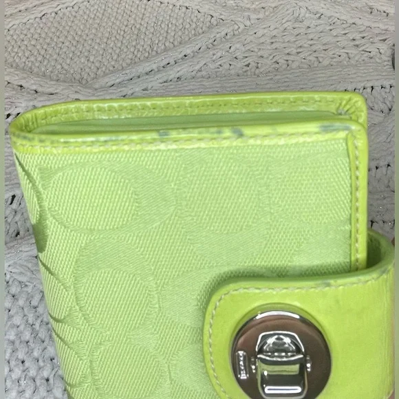 Coach Signature Wallet - Picture 10 of 15